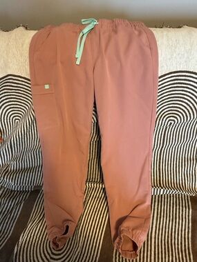 Dusty Rose Scrub Jogger Pants with Mint Drawstring - Garde Malade